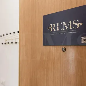 Designed Minimalist - Center By Rems Apartamento